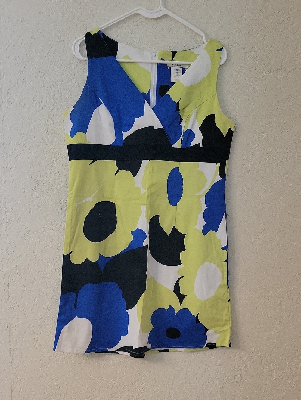 Floral Print Sleeveless Sheath Dress in Blue, Lime & White